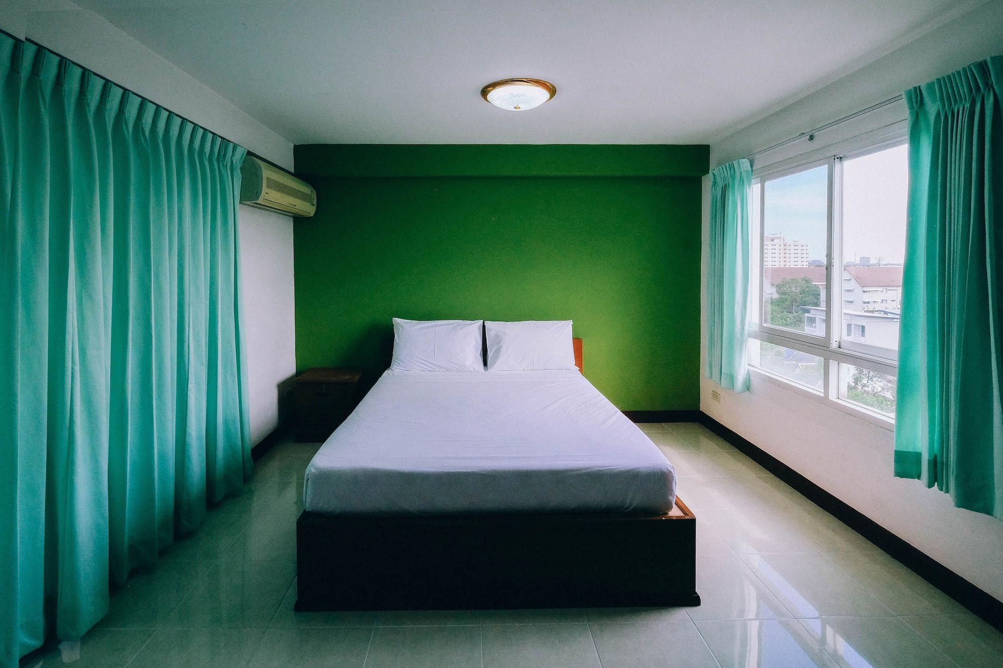Golden House @ On-Nut Station Motel Bangkok Exterior foto