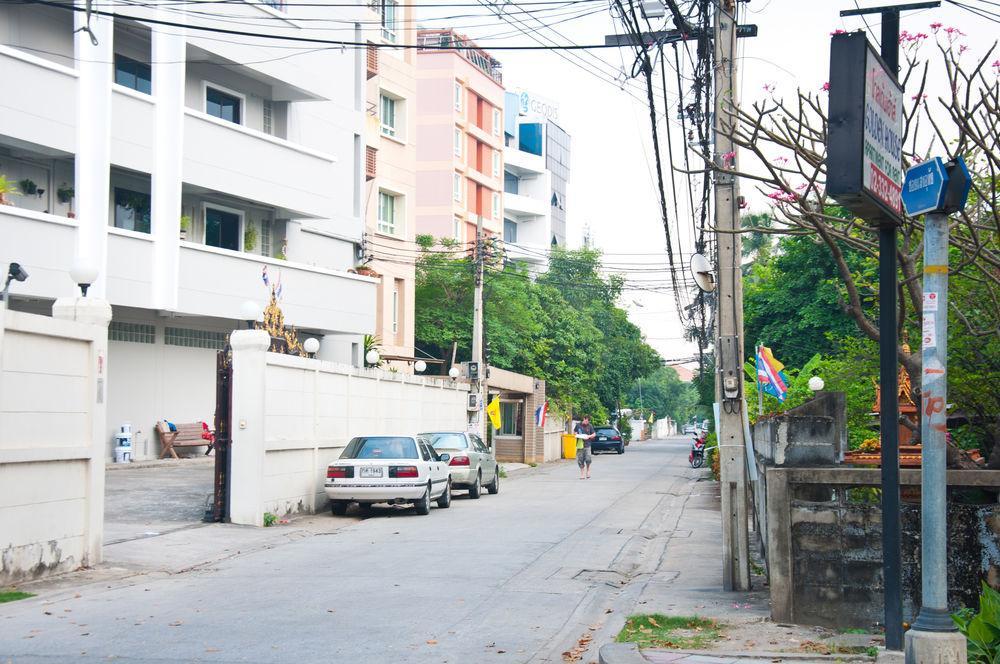 Golden House @ On-Nut Station Motel Bangkok Exterior foto