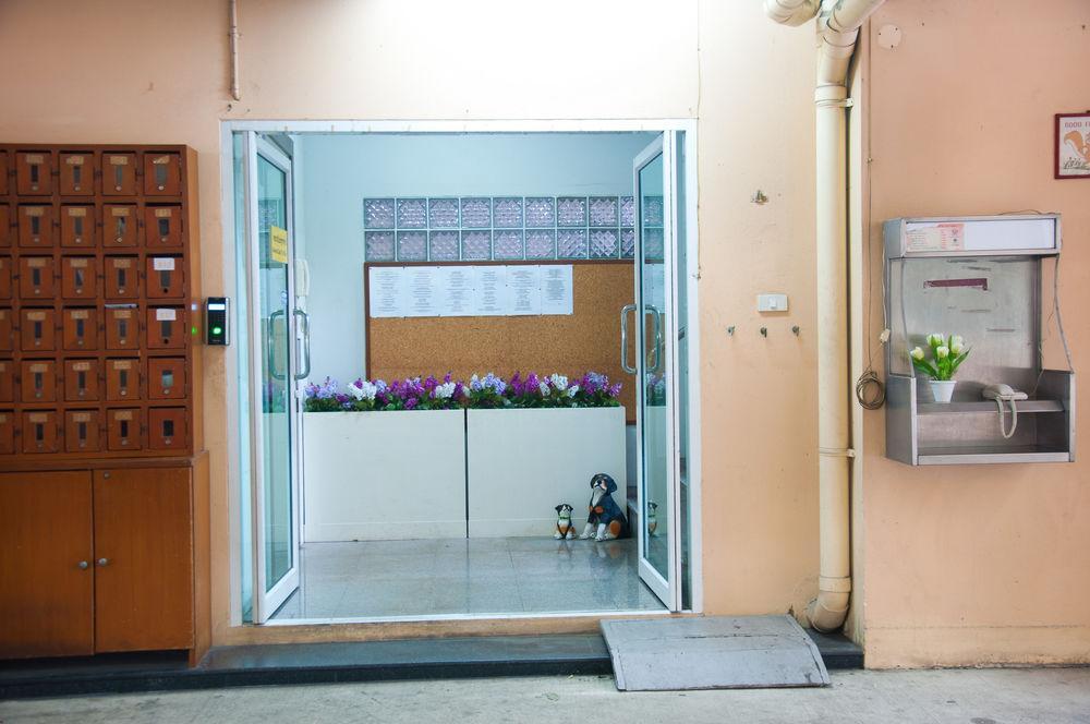 Golden House @ On-Nut Station Motel Bangkok Exterior foto
