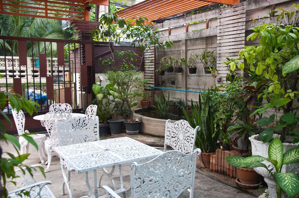 Golden House @ On-Nut Station Motel Bangkok Exterior foto