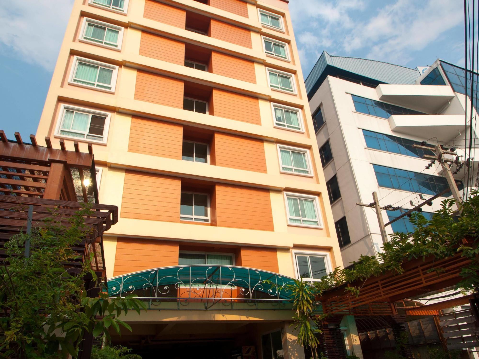 Golden House @ On-Nut Station Motel Bangkok Exterior foto