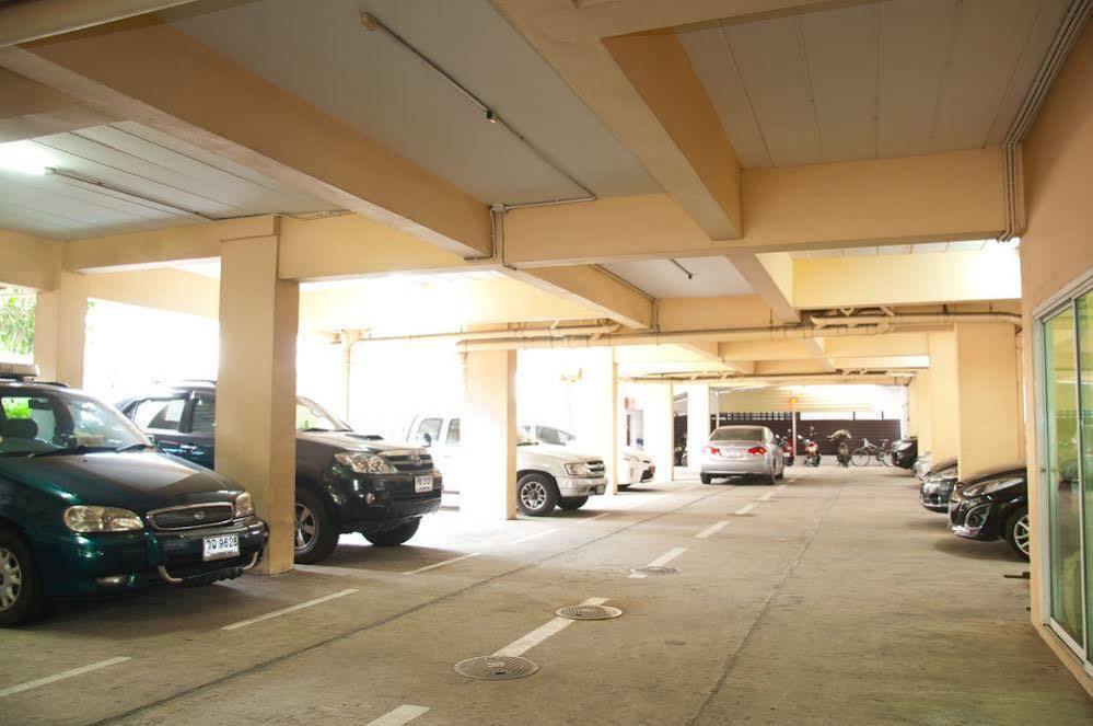 Golden House @ On-Nut Station Motel Bangkok Exterior foto