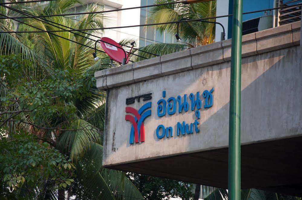 Golden House @ On-Nut Station Motel Bangkok Exterior foto