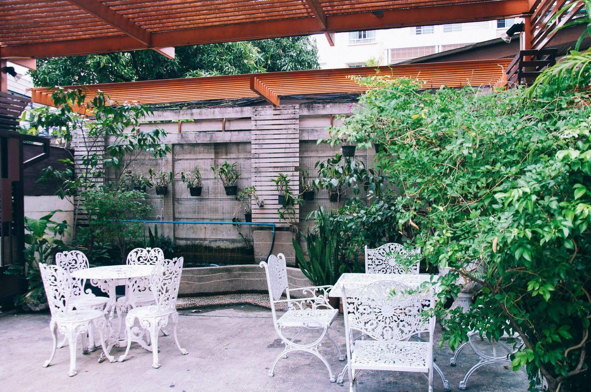 Golden House @ On-Nut Station Motel Bangkok Exterior foto