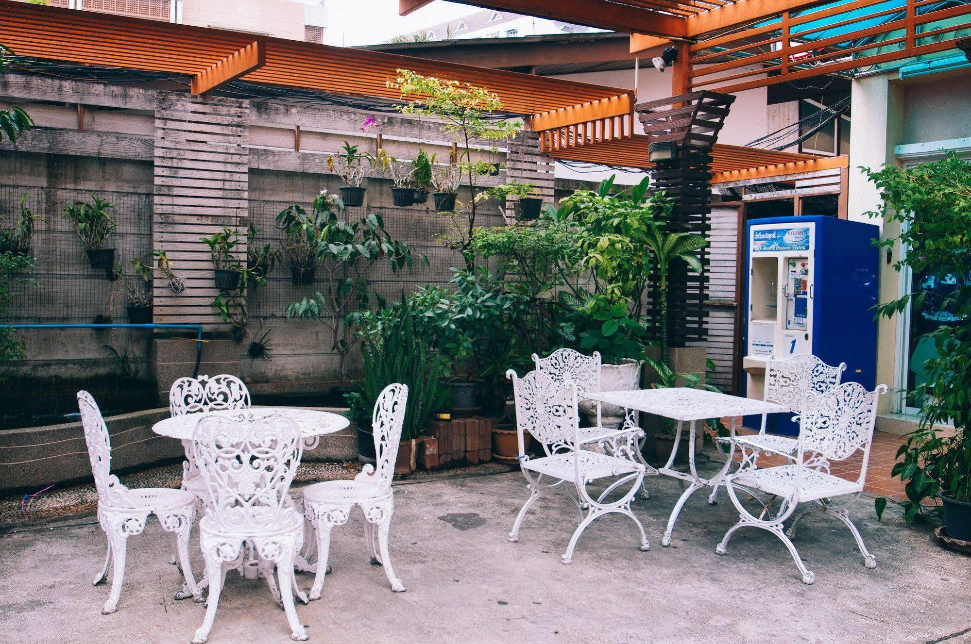 Golden House @ On-Nut Station Motel Bangkok Exterior foto