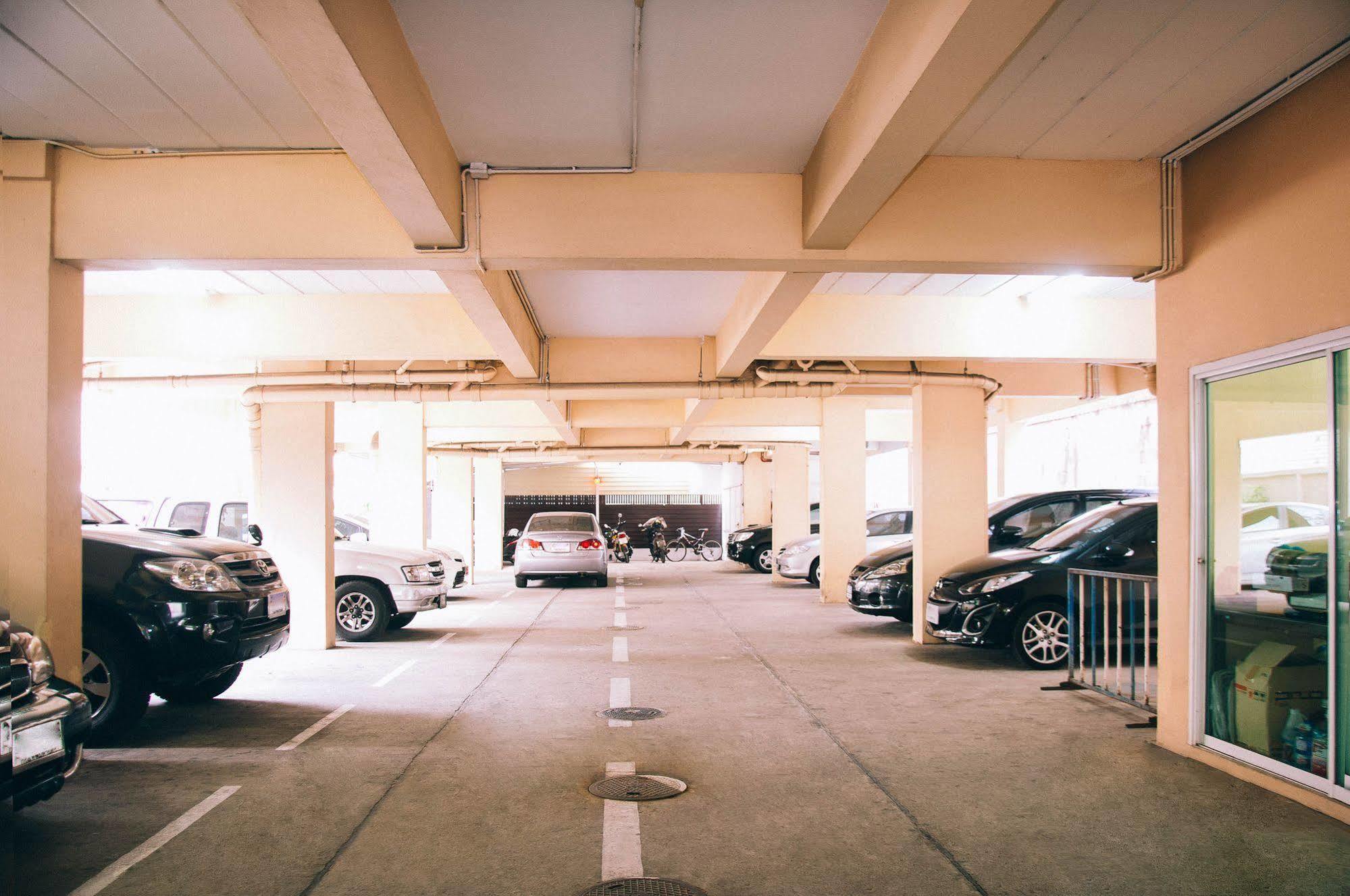 Golden House @ On-Nut Station Motel Bangkok Exterior foto